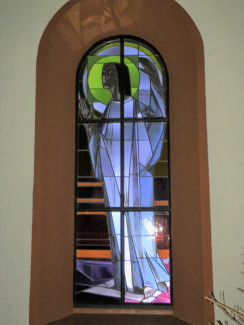 Kirchenfenster Christophoruskirche Schwabach-Wolkersdorf beleuchtet